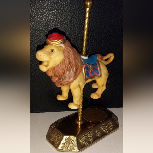 Elegant Lion Westminster Carousel Collection - Picture 2 of 3